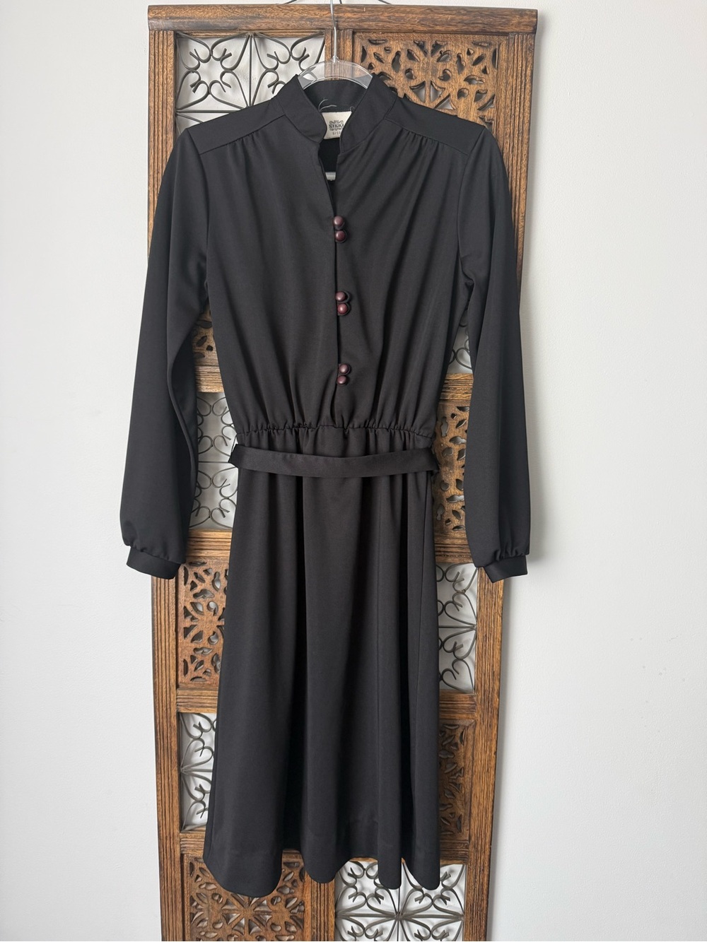90s Nikki Asian-inspired Black Long-Sleeve Midi Dress